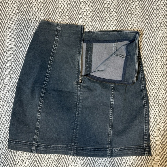 Free People | Mini Denim Skirt In Westminster Blue | Sz 2 - Picture 4 of 5